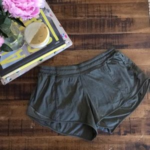 Lululemon Hotty Hot shorts 2.5”